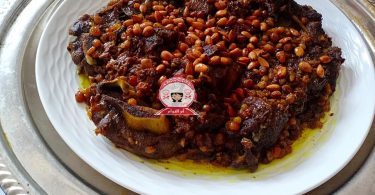 مروزية العيد على حقها وطريقها معلكة محمرة ومجمرة